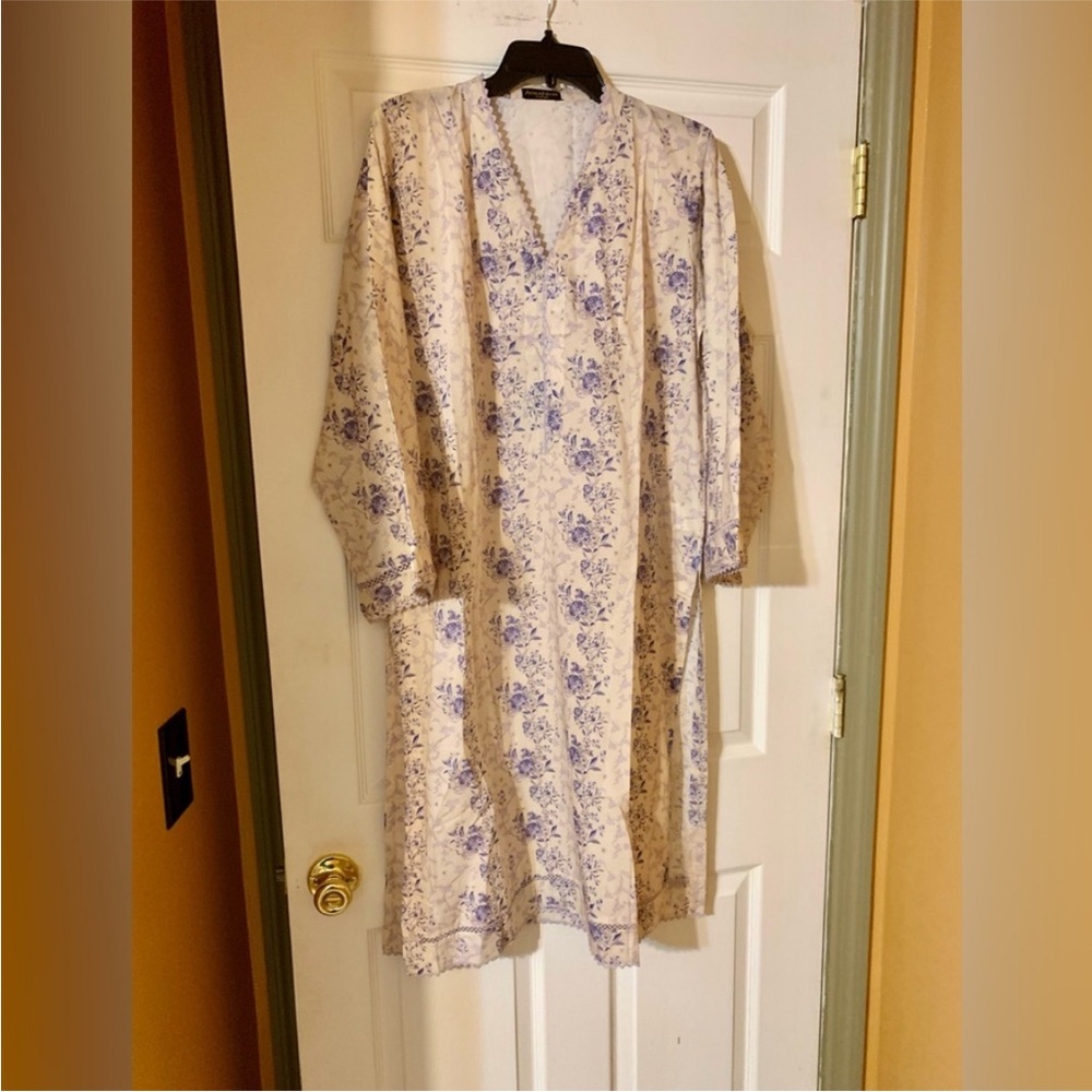 AGHA NOOR Floral Patterned Dress with Blue Accents - Picture 5 of 10